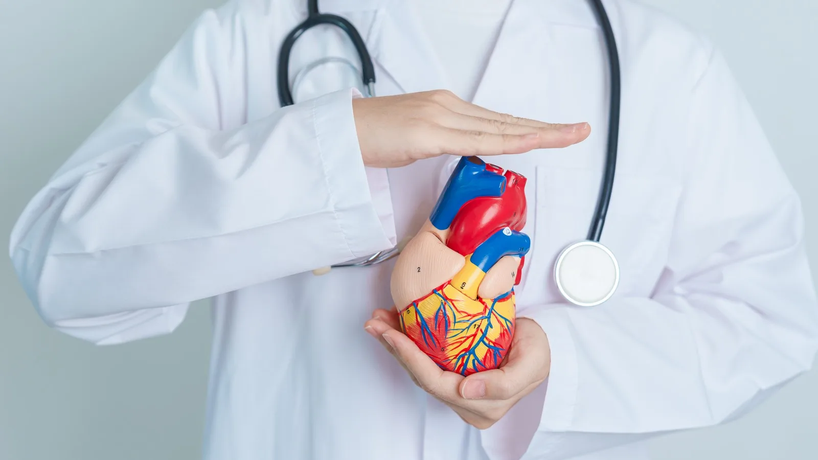 ¿Qué médico trata presión arterial alta sin síntomas?